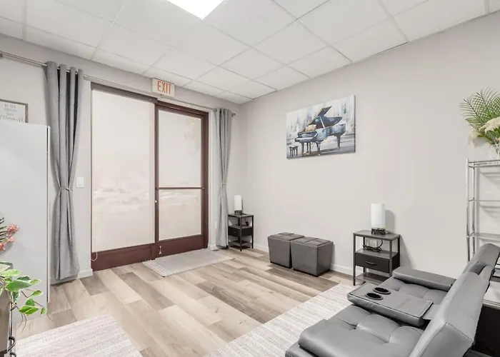 Stylish And Prestigious - 2 Bed 2 Bath On The Avenue Fountain Hills