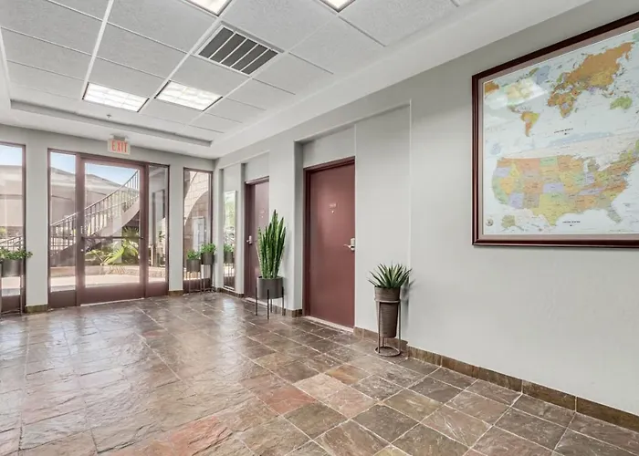 Apartment Stylish And Prestigious - 2 Bed 2 Bath On The Avenue *