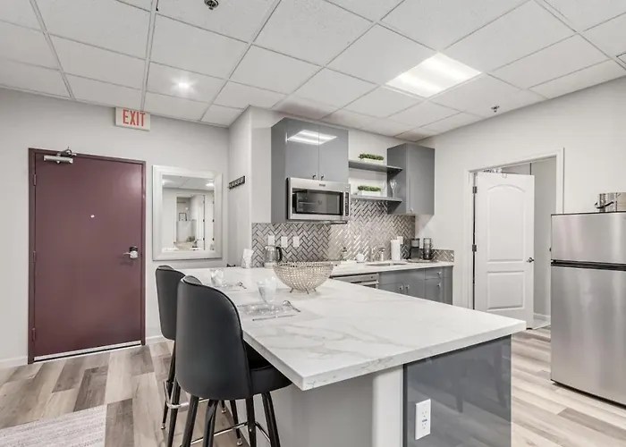 Apartment Stylish And Prestigious - 2 Bed 2 Bath On The Avenue *