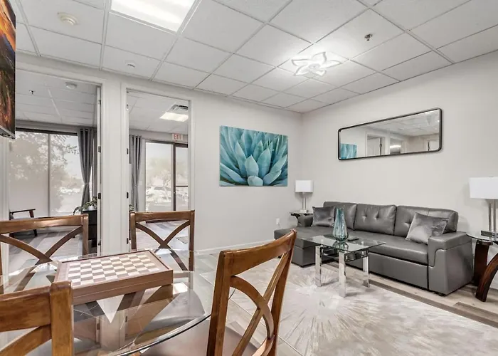 Stylish And Prestigious - 2 Bed 2 Bath On The Avenue * Fountain Hills