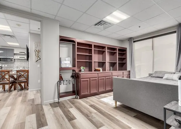 Stylish And Prestigious - 2 Bed 2 Bath On The Avenue