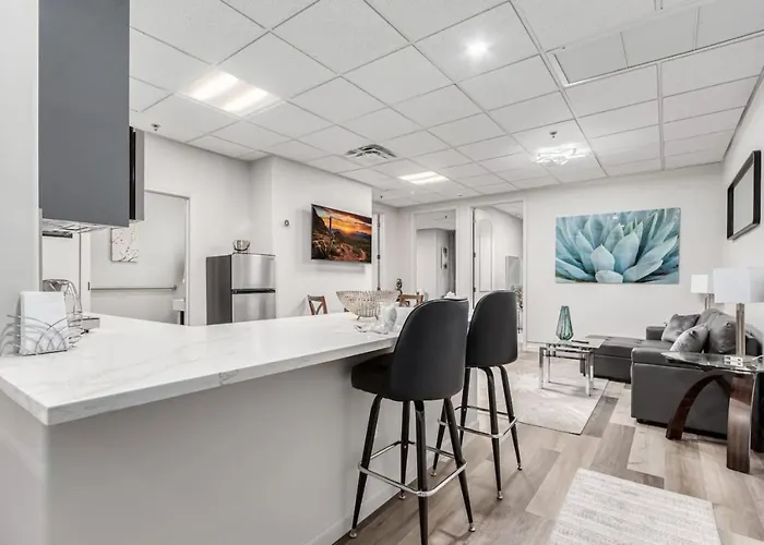 Apartment Stylish And Prestigious - 2 Bed 2 Bath On The Avenue